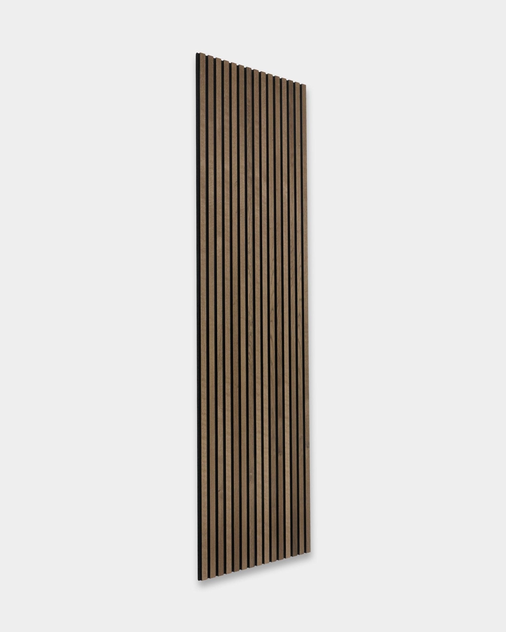 WoodUpp Akupanel en Grey Oak (300x60 cm) con lamas vertical, acabado en roble gris claro y diseño escandinavo minimalista Panel acústico.