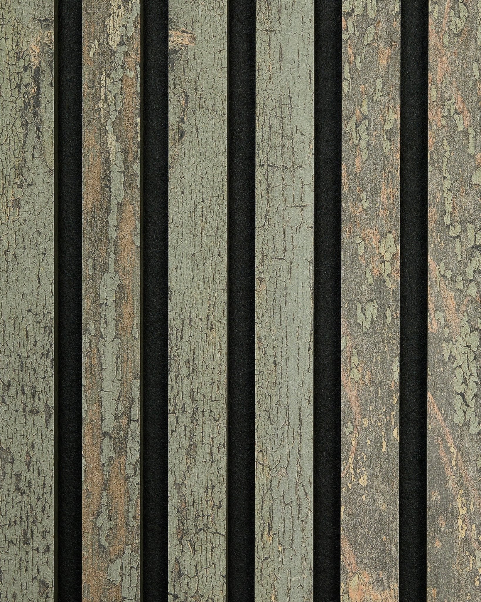 Primer plano de la muestra Rebel Akupanel en Grey Oxide de WoodUpp, que muestra vertical paneles acústicos de madera con textura rústica y desgastada y acabado grey desconchado.