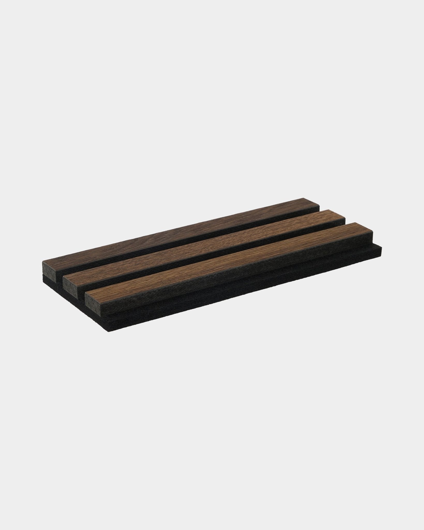 Bandeja de muestra WoodUpp Rustic en Smoked Oak con lamas de madera brown oscuras y medias alternadas, diseñada para usarse como accesorio o pieza de exposición.