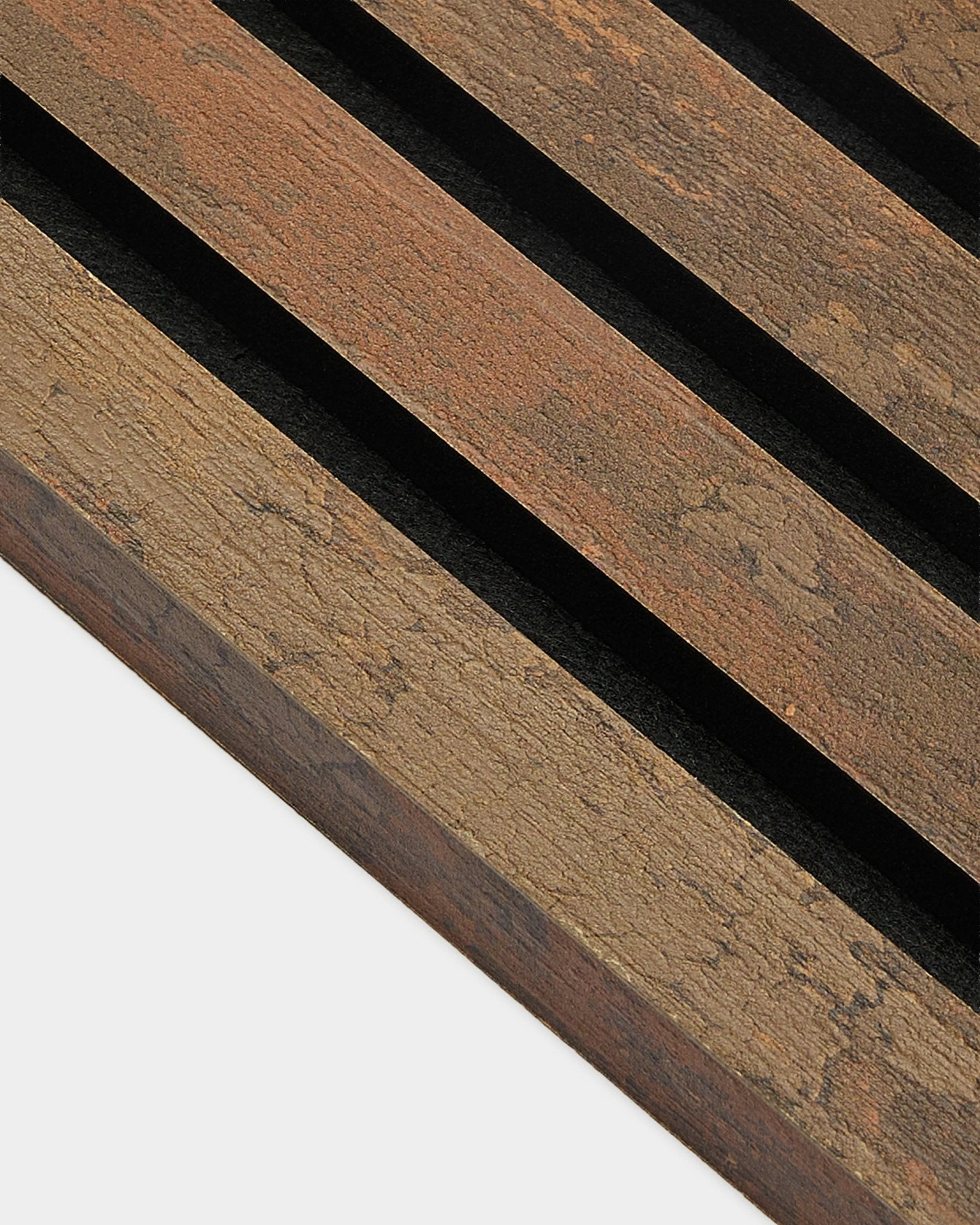 Primer plano de la lámina final WoodUpp en Oxide Copper, 2,2 cm: lamas acústicas de madera con textura y espacios black, diseñadas para instalación en pared Akupanel.