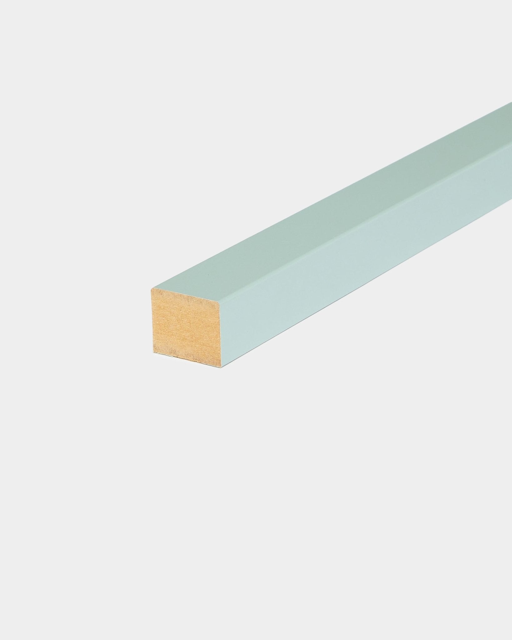 WoodUpp End Lamella / Cloud, tarugo de madera verde claro de 2,2 cm, compatible con marcos de MDF o instalación Akupanel Panel acústico. Accesorio de diseño nórdico.