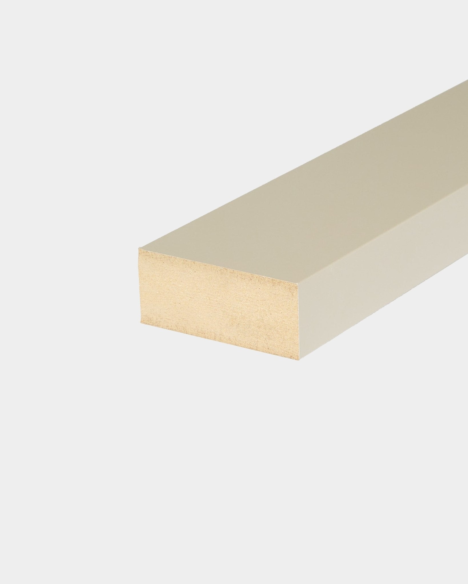 Lámina terminal WoodUpp Stone, un panel rectangular de 6,7 cm beige, diseñado para instalaciones de paneles acústicos de madera Akupanel, presentado sobre un fondo blanco.