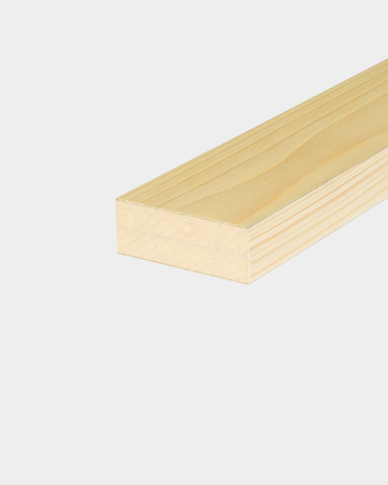 Lámina final WoodUpp / Alp, 6,7 cm: listón de madera en tono claro con veta visible, diseñado para paneles acústicos Akupanel, mostrado sobre un fondo blanco liso.