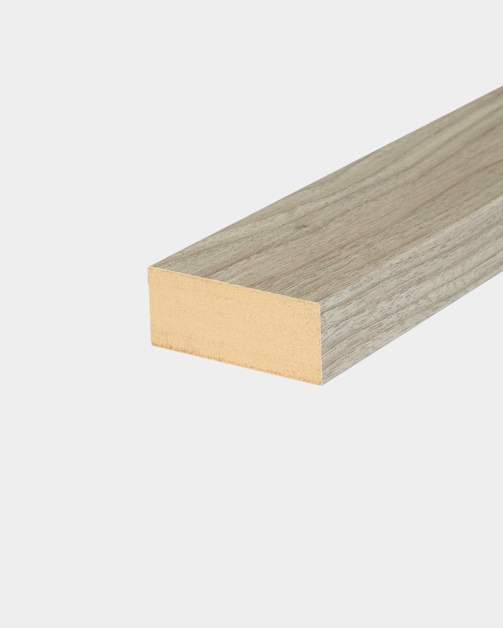 Lámina terminal en Roble Envejecido (6,7 cm) para instalaciones WoodUpp Akupanel Panel acústico, adecuada como remate de acabado para paredes de paneles Nordic o sistemas de paredes de listones.