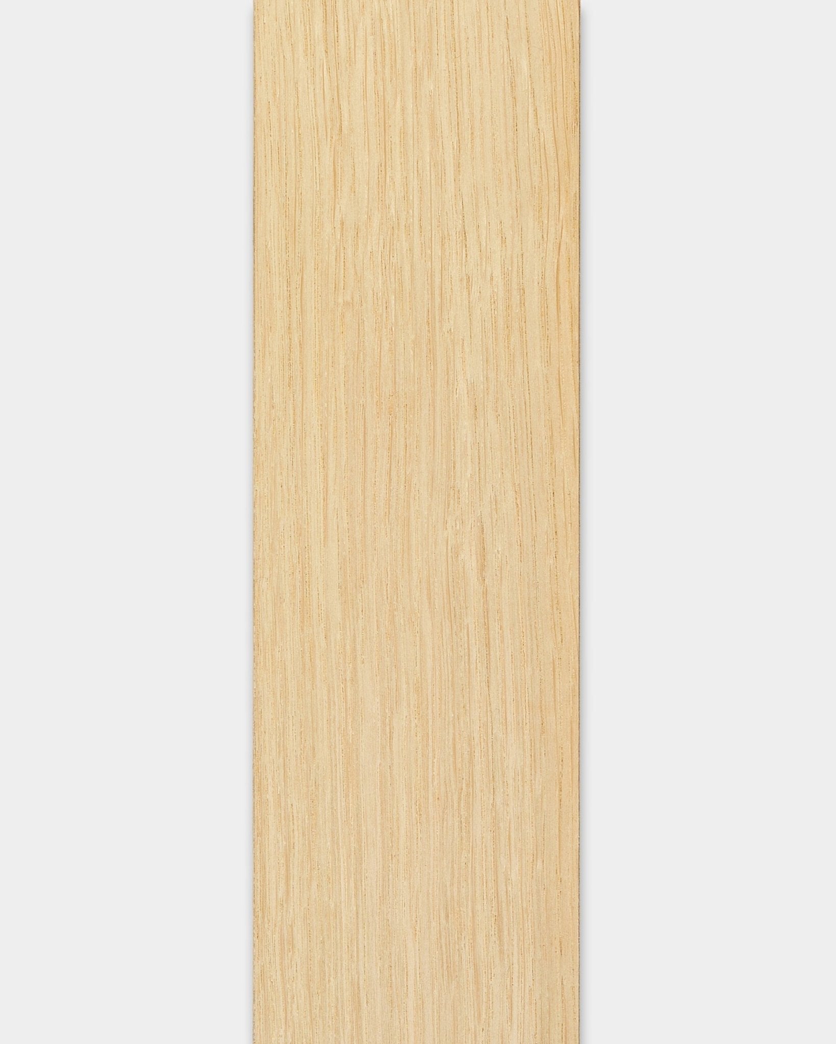 Lama Akupanel Classic Oak de WoodUpp, 240 cm, con chapa lisa de roble claro y soporte de MDF black, adecuada para reparaciones de Panel acústico o para sustituir lamas individuales.
