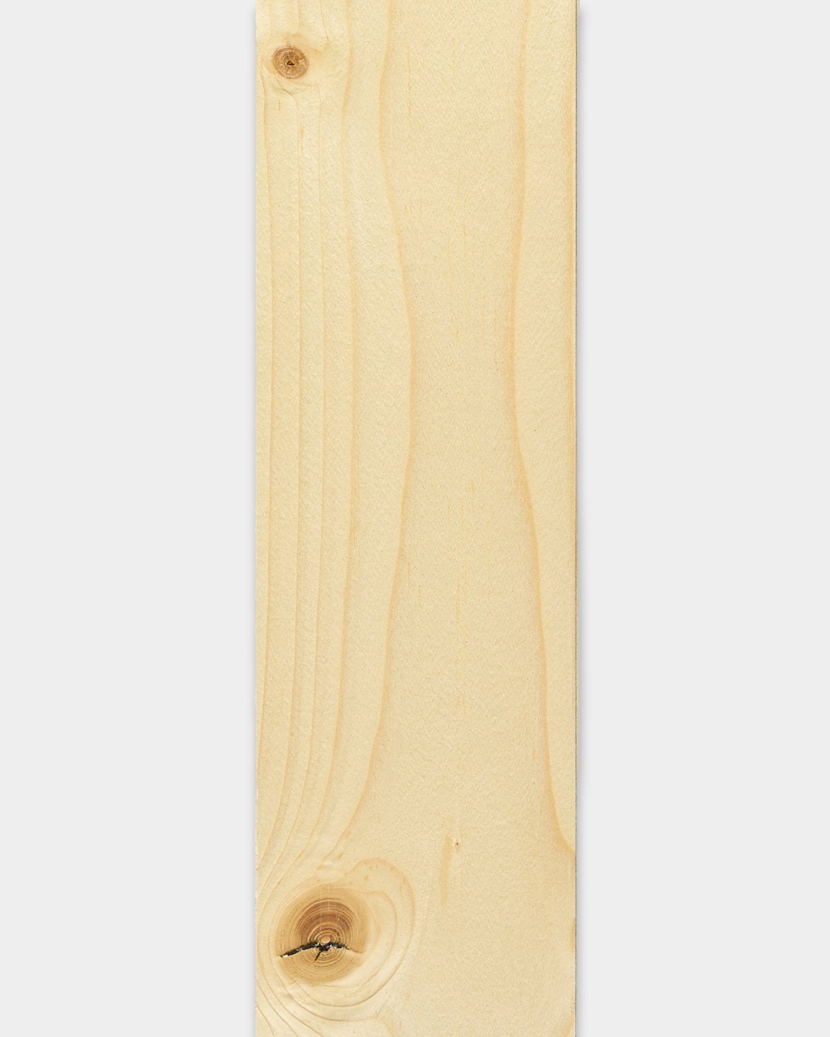 Tabla WoodUpp Lamella / Alp de 240 cm en tono claro, con veta y nudos visibles, diseñada para el remate o la sustitución de listones de Akupanel Panel acústico.