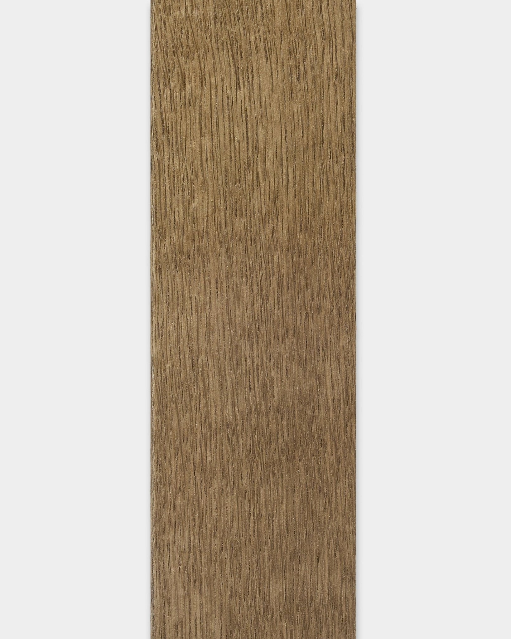 Tabla Lamella Panel acústico de WoodUpp en Rustic Grey Oak, de 240 cm, con veta de madera visible y bordes lisos sobre fondo blanco.