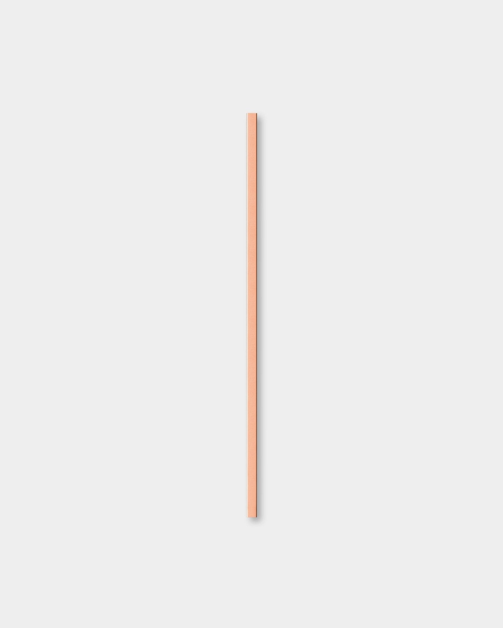 WoodUpp Liva Cover en Copper, 120 cm, un accesorio de madera brown claro diseñado para usar con los paneles acústicos de madera Nordic Akupanel como detalle minimalista.