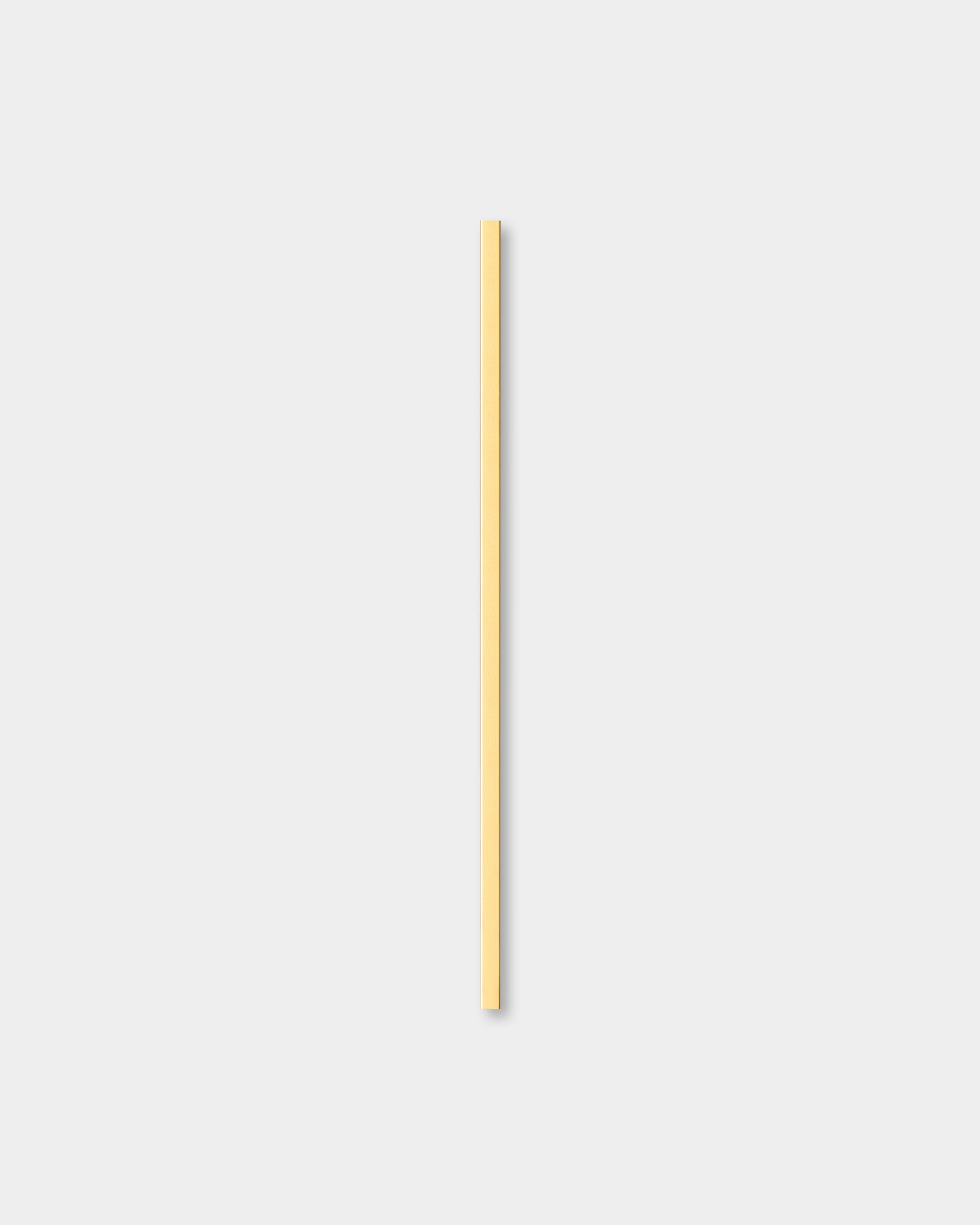El Liva | Cover / Brass, 120 cm Panel acústico de WoodUpp aparece centrado sobre un fondo liso en gris claro, mostrando su diseño nórdico minimalista.