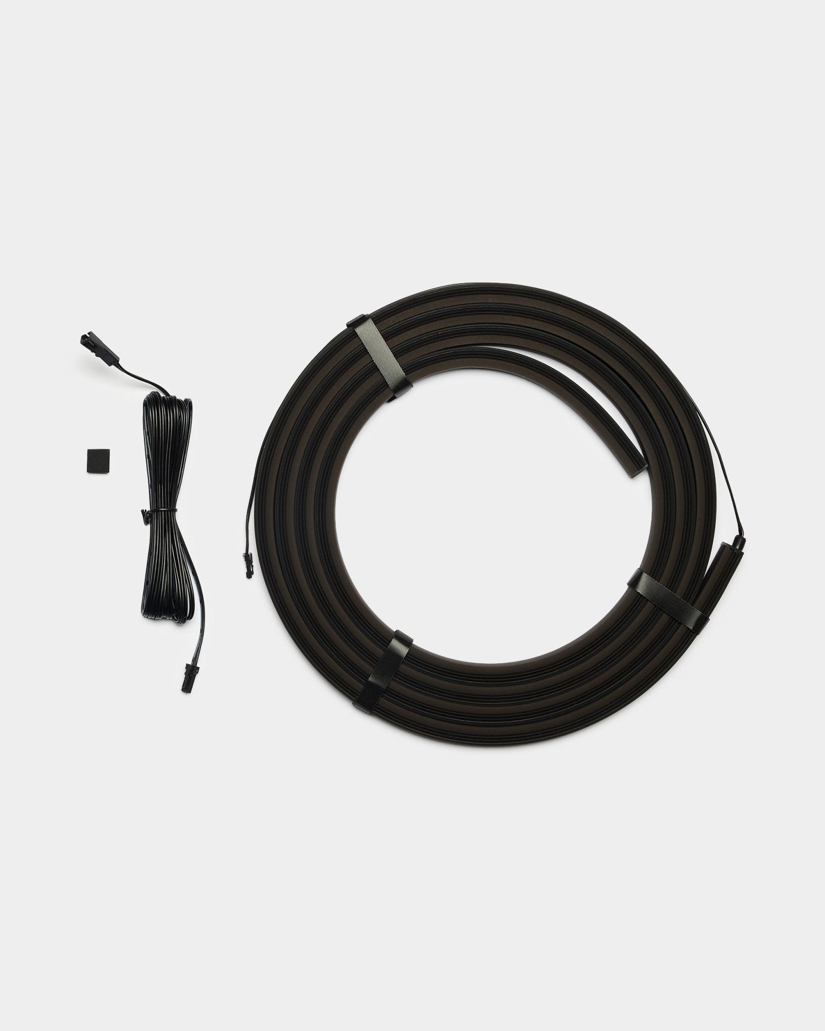 Tira LED WoodUpp Lumi de 300 cm black con conectores, compatible con Philips Hue, incluye cable largo de black y pieza conectora rectangular de small black.