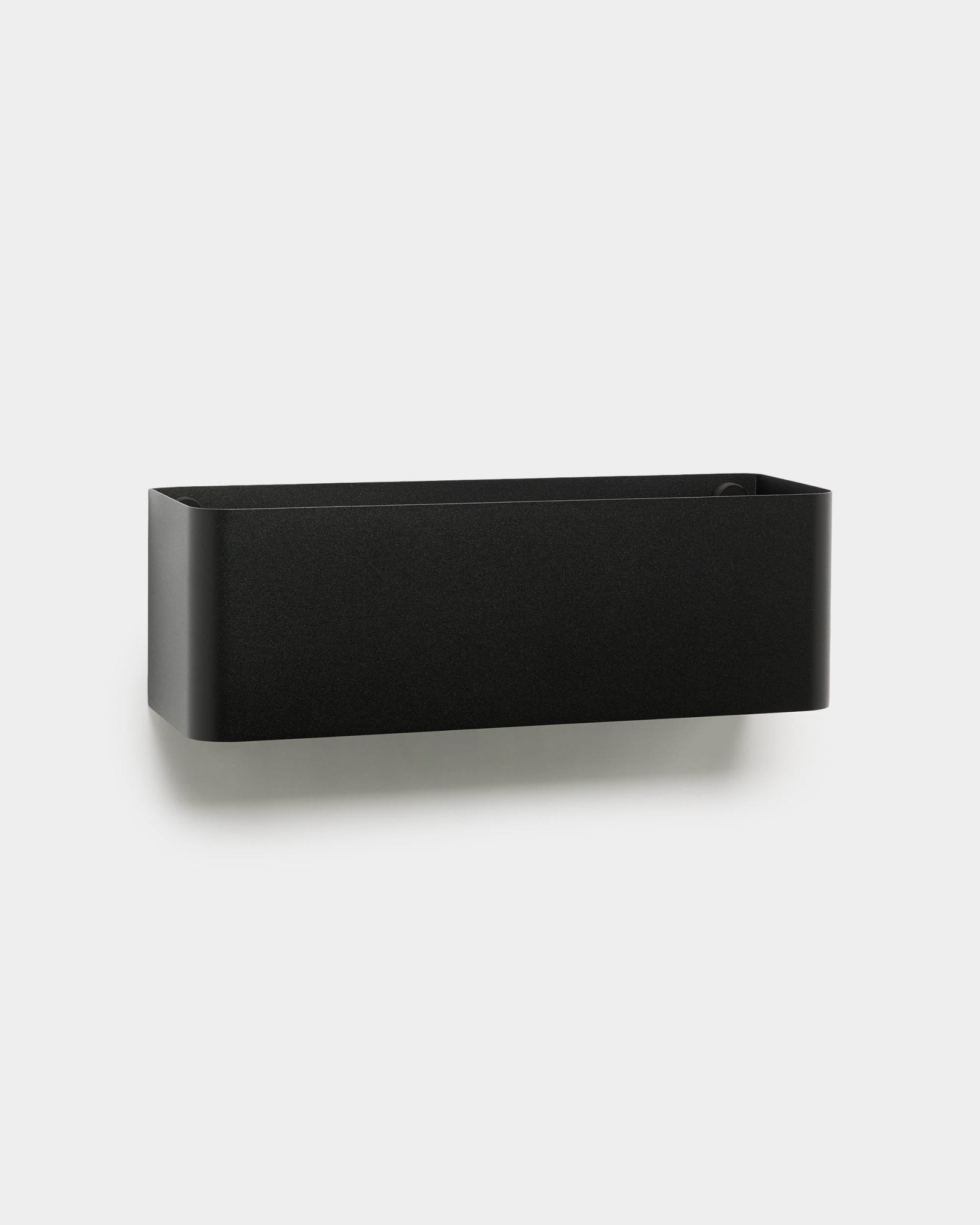 El Norr | Plant Box de WoodUpp es un black de pared con bordes redondeados, diseñado para complementar interiores nórdicos y paneles acústicos de madera.
