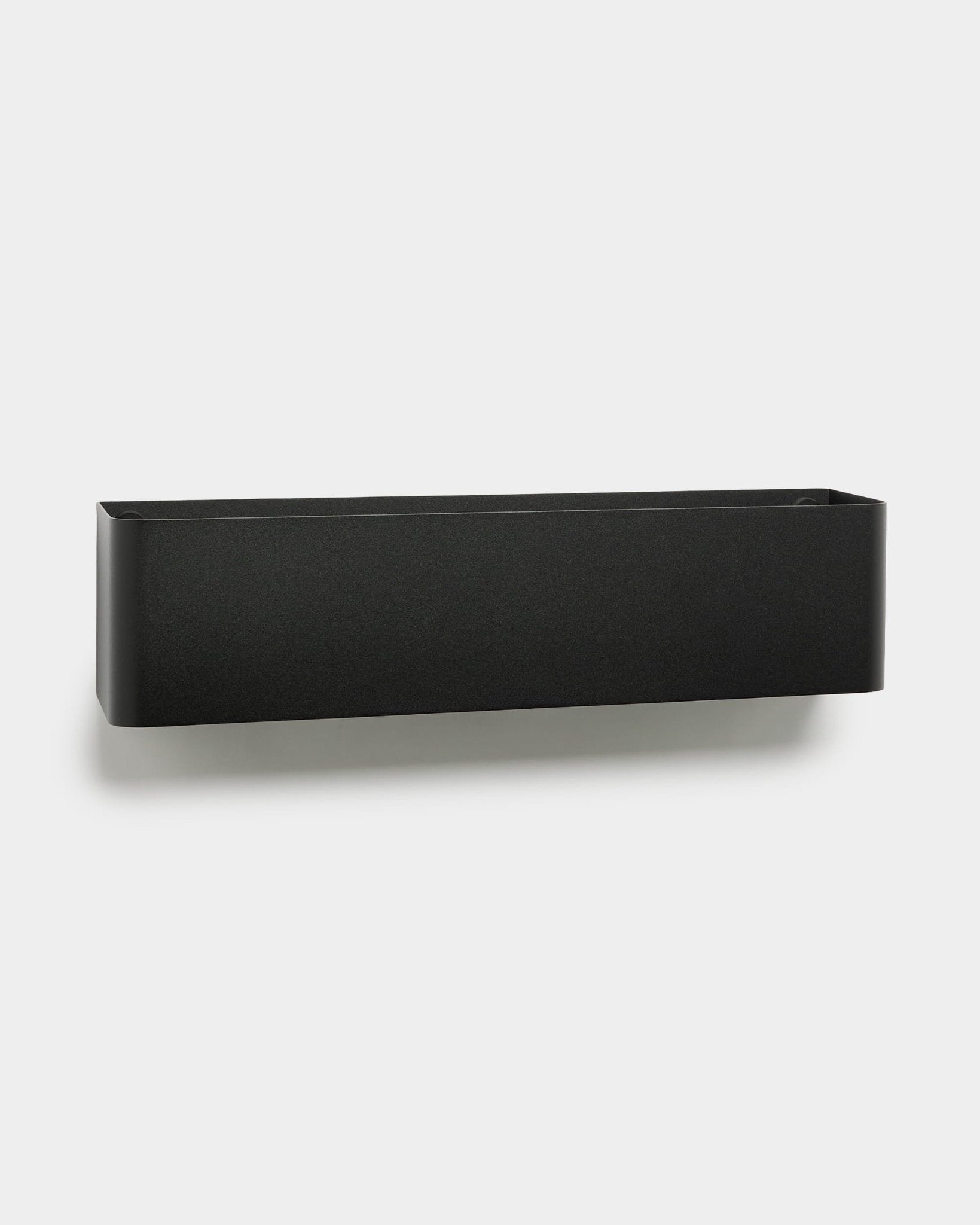 Jardinera WoodUpp Norr black para plantas, 47,9 cm, sobre fondo blanco; ideal para organizar jardines de hierbas en interior; diseñada para complementar interiores nórdicos.
