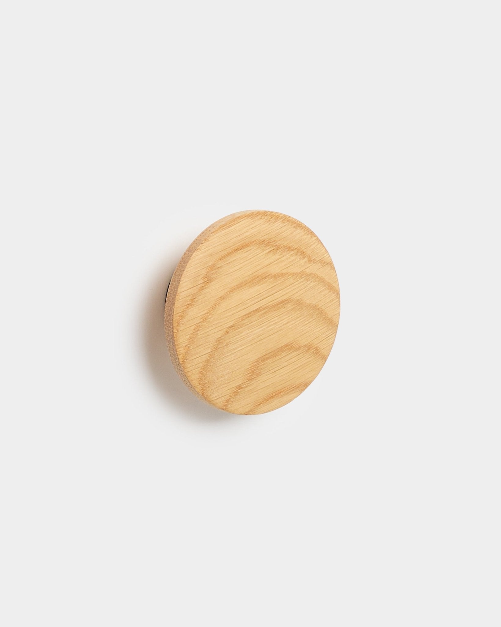 Linn I Single Hanger de WoodUpp, un accesorio de natural oak con veta de madera visible, diseñado para paneles acústicos Akupanel, sobre un fondo blanco liso.