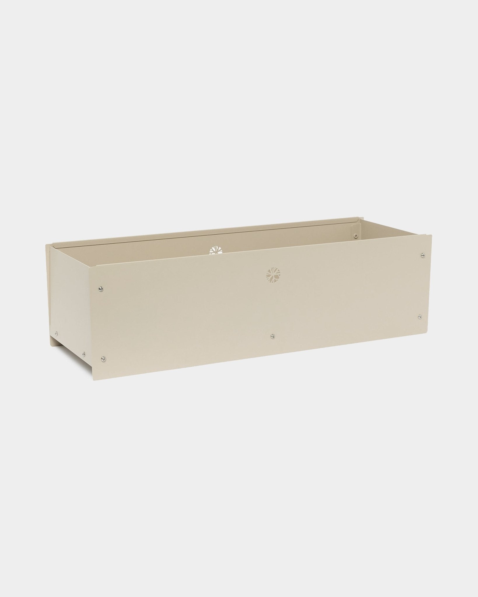 Nell | Metal Box / BM2 en beige de WoodUpp: jardinera de steel con recubrimiento en polvo en beige, con orificios laterales small, sobre un fondo blanco liso.
