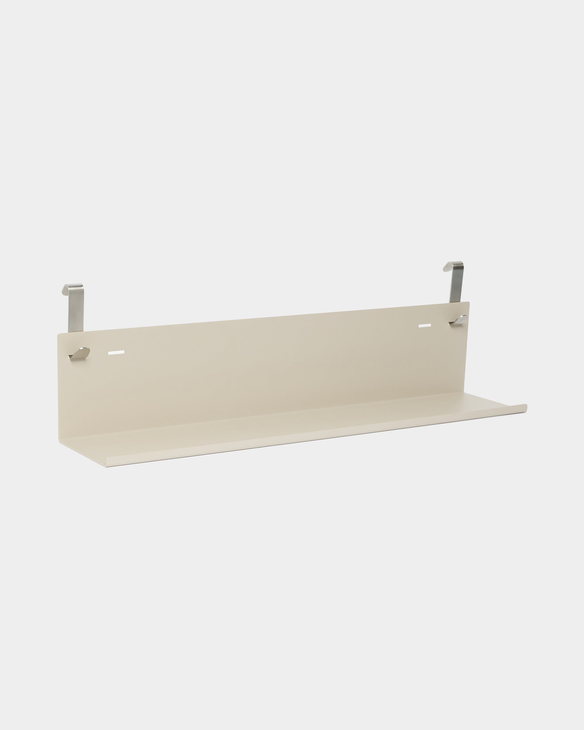 WoodUpp Nell Metal EstanteríaBM1 en beige, 63 x 13,4 cm, base plana con dos soportes metálicos, con recubrimiento en polvo en steel, presentado sobre un fondo blanco liso.