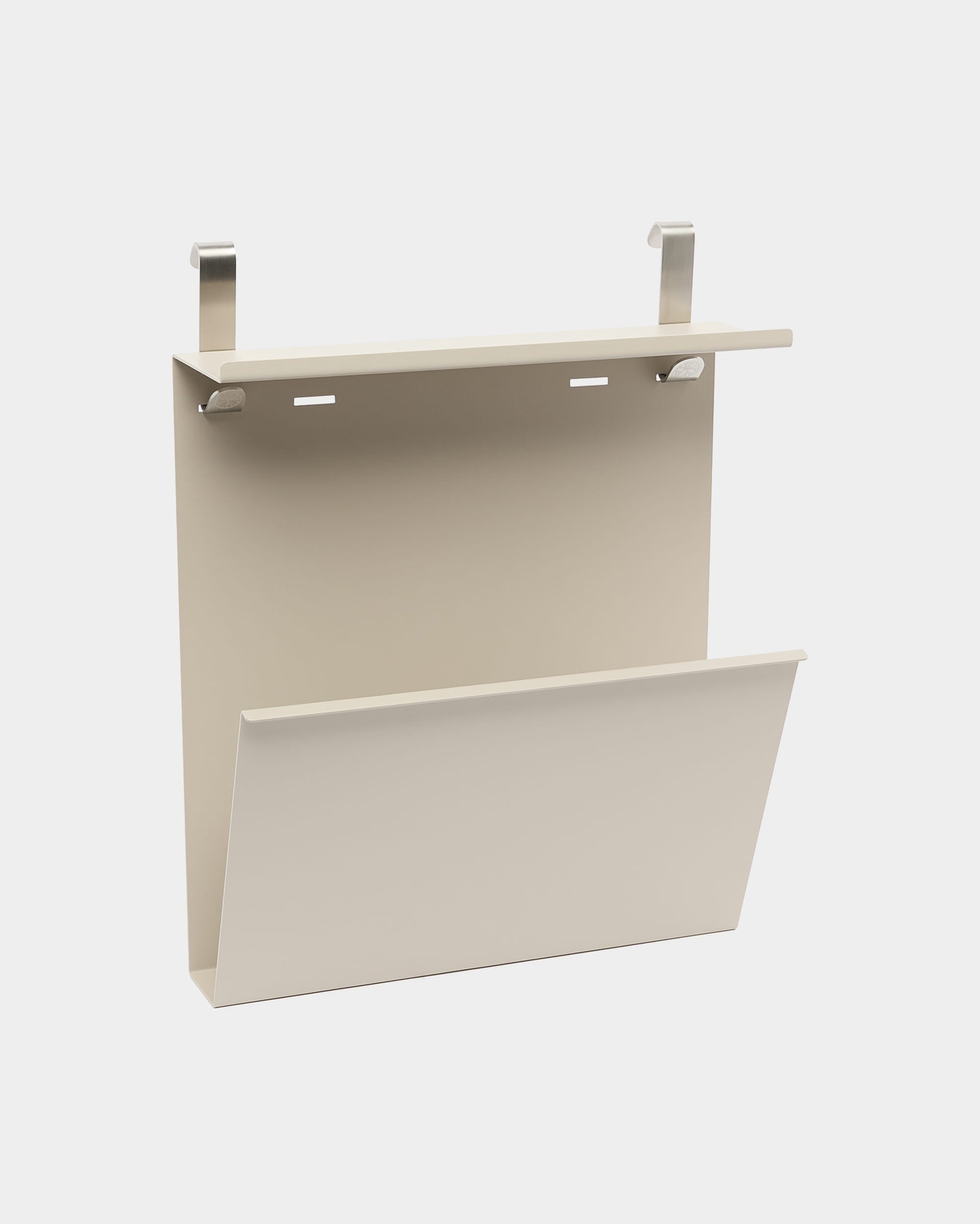 WoodUpp Nell Shoe Storage en beige con organizador de steel con recubrimiento en polvo, estante integrado y bolsillo inclinado diseñado para colgar sobre la puerta.