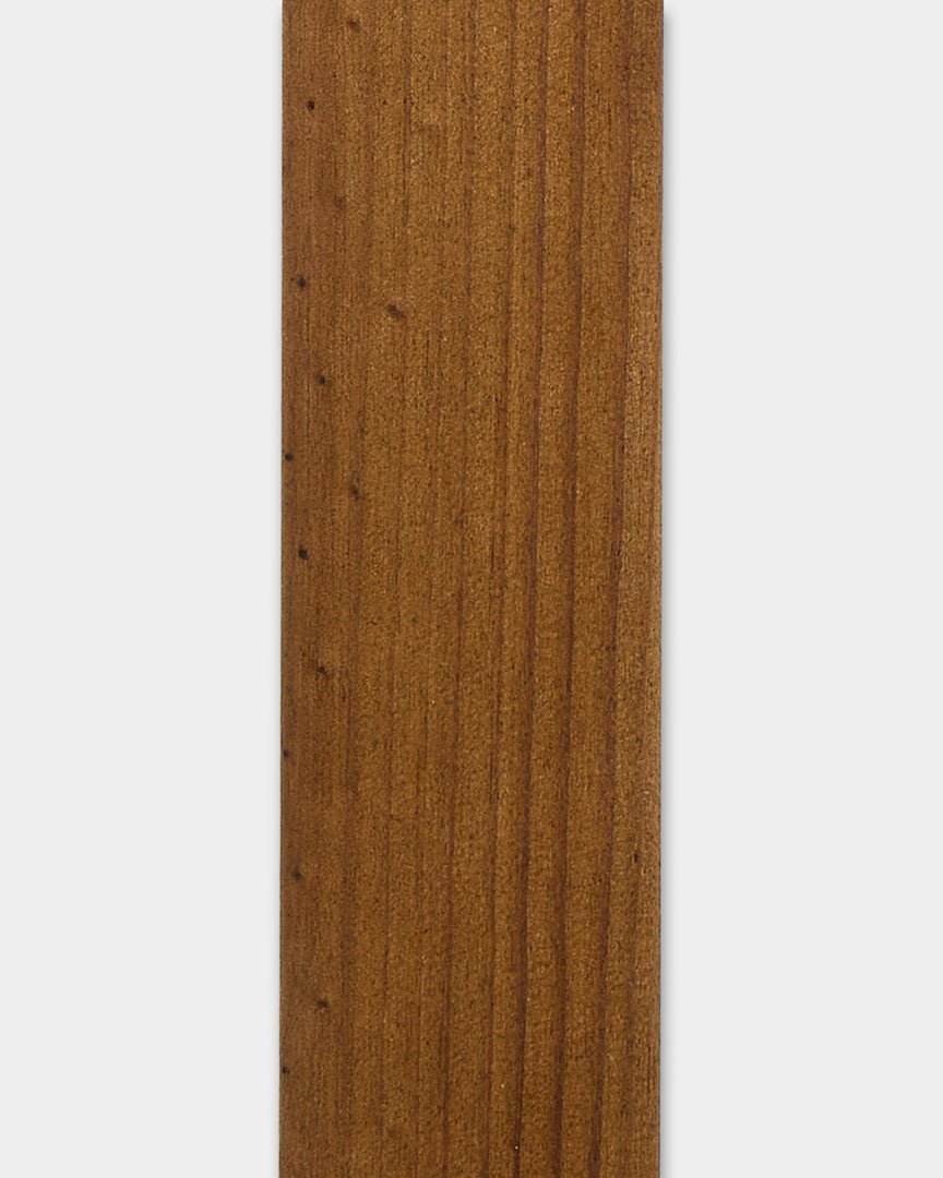 Panel de fachada de lamas WoodUpp Aluwood Oiled Brown (240 x 4 x 1.8 cm) para paredes de casas o esquinas exteriores, con un acabado liso y veta de madera visible.