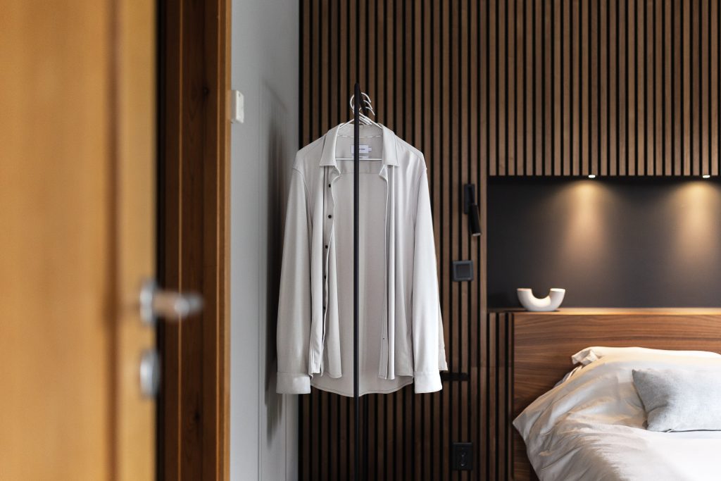 Featured image for the post: Paneles Acústicos en Hoteles: Mejora de la Experiencia del Huésped y la Calidad del Descanso